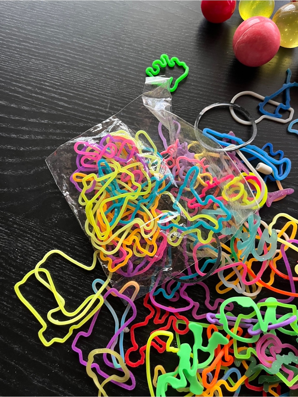 Huge Lot Silly Bandz Rubber Bands Bouncy Balls Pencil Toppers Y2K Toys - Picture 4 of 16